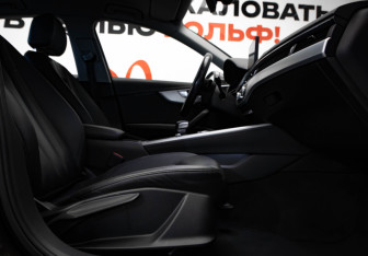 Подержанный автомобиль Audi A4 Sedan 2016 года (31 фото)