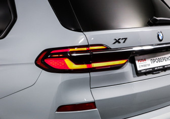 Подержанный автомобиль BMW X7 2022 года (17 фото)