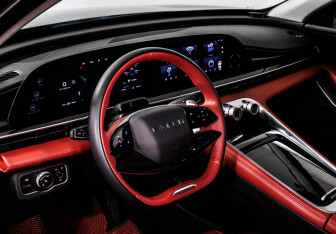 Подержанный автомобиль Exeed RX 2023 года (14 фото)