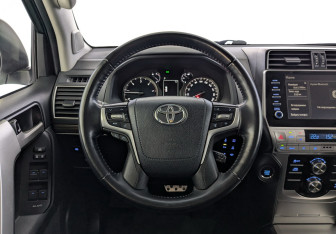 Подержанный автомобиль Toyota Land Cruiser Prado 2021 года (22 фото)