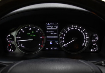 Подержанный автомобиль Toyota Land Cruiser Suv 2020 года (13 фото)