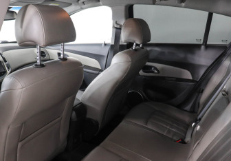 Подержанный автомобиль Chevrolet Cruze Hatchback 2013 года (12 фото)