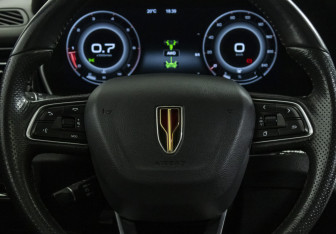 Подержанный автомобиль Hongqi HS5 2021 года (13 фото)