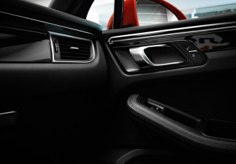 Подержанный автомобиль Porsche Macan 2017 года (23 фото)