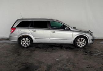 Подержанный автомобиль Opel Astra Wagon 2007 года (8 фото)