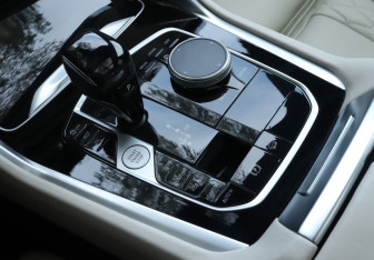 Подержанный автомобиль BMW X6 2021 года (19 фото)