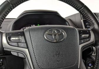 Подержанный автомобиль Toyota Land Cruiser Prado 2021 года (25 фото)