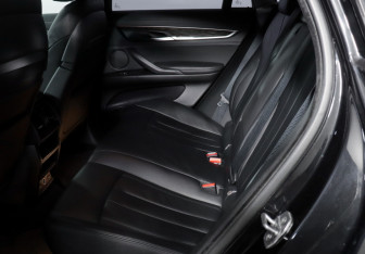 Подержанный автомобиль BMW X6 2016 года (10 фото)