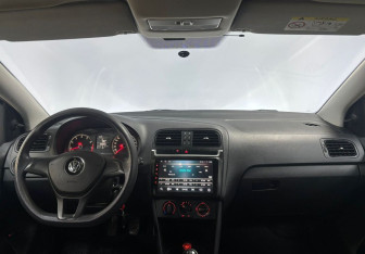 Подержанный автомобиль Volkswagen Polo Sedan 2016 года (12 фото)