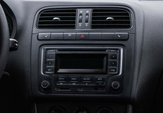 Подержанный автомобиль Volkswagen Polo Sedan 2014 года (14 фото)