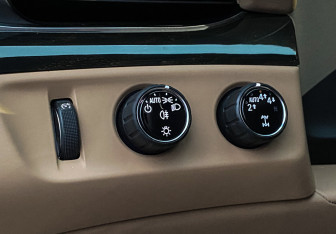 Подержанный автомобиль Cadillac Escalade Suv 2020 года (17 фото)