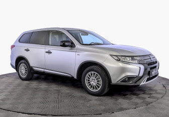 Подержанный автомобиль Mitsubishi Outlander 2021 года (3 фото)
