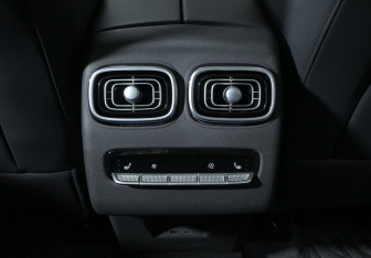 Подержанный автомобиль Jaecoo J8 2024 года (13 фото)