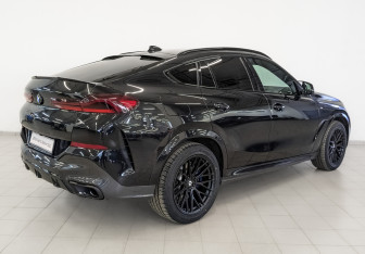 Подержанный автомобиль BMW X6 2020 года (5 фото)