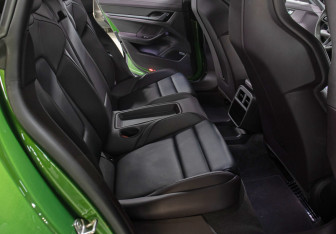 Подержанный автомобиль Porsche Taycan 2021 года (12 фото)