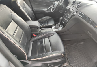 Подержанный автомобиль Ford Mondeo Liftback 2013 года (9 фото)