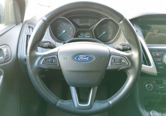 Подержанный автомобиль Ford Focus Hatchback 2015 года (12 фото)