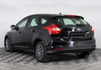 Подержанный автомобиль Ford Focus Hatchback 2015 года (3 фото)