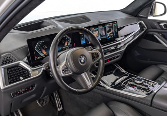 Подержанный автомобиль BMW X7 2023 года (15 фото)