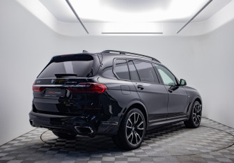 Подержанный автомобиль BMW X7 2019 года (5 фото)