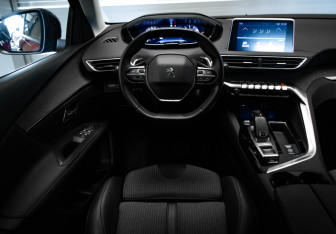 Подержанный автомобиль Peugeot 3008 2021 года (9 фото)