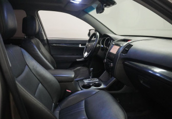 Подержанный автомобиль Kia Sorento 2011 года (13 фото)