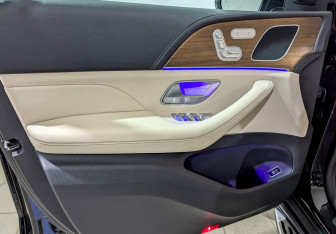 Подержанный автомобиль Mercedes-Benz GLE 2023 года (19 фото)