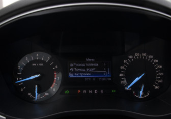 Подержанный автомобиль Ford Mondeo Sedan 2017 года (11 фото)