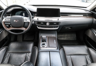 Подержанный автомобиль Kia K900 2019 года (15 фото)
