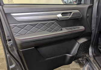 Подержанный автомобиль JAC T9 2024 года (19 фото)