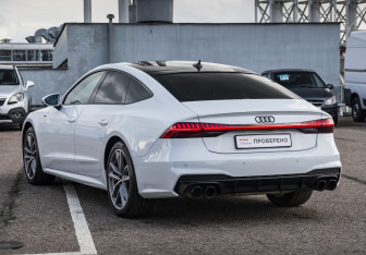 Подержанный автомобиль Audi A7 2020 года (8 фото)