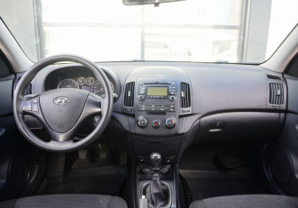 Подержанный автомобиль Hyundai i30 Hatchback 2009 года (12 фото)