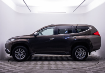 Подержанный автомобиль Mitsubishi Pajero Sport 2018 года (8 фото)