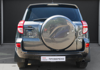 Подержанный автомобиль Toyota RAV4 2012 года (5 фото)