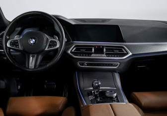 Подержанный автомобиль BMW X5 2019 года (12 фото)
