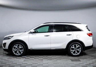 Подержанный автомобиль Kia Sorento 2016 года (8 фото)