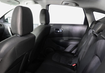Подержанный автомобиль Nissan Qashqai 2013 года (12 фото)