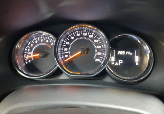 Подержанный автомобиль Renault Sandero 2020 года (14 фото)