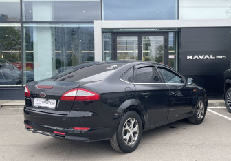 Подержанный автомобиль Ford Mondeo Sedan 2010 года (5 фото)