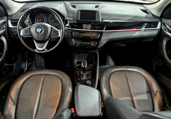 Подержанный автомобиль BMW X1 2017 года (9 фото)