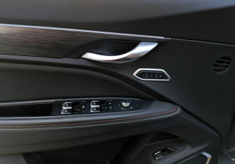 Подержанный автомобиль Geely Tugella 2023 года (13 фото)