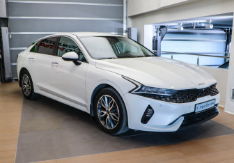 Подержанный автомобиль Kia K5 2022 года (3 фото)