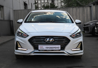 Подержанный автомобиль Hyundai Sonata 2017 года (2 фото)