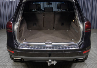 Подержанный автомобиль Volkswagen Touareg 2011 года (10 фото)