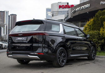 Подержанный автомобиль Kia Carnival 2021 года (5 фото)