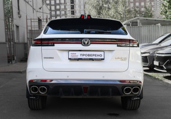Подержанный автомобиль Changan UNI-K 2022 года (5 фото)