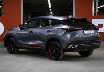 Подержанный автомобиль Omoda C5 2022 года (7 фото)