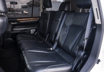 Подержанный автомобиль Lexus LX 2017 года (15 фото)