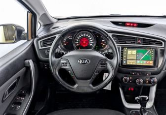 Подержанный автомобиль Kia Ceed Wagon 2017 года (21 фото)