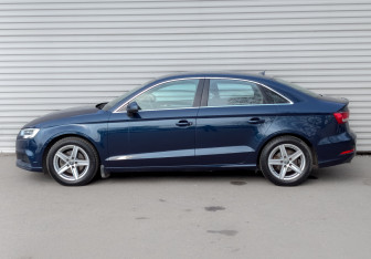 Подержанный автомобиль Audi A3 Sedan 2017 года (8 фото)